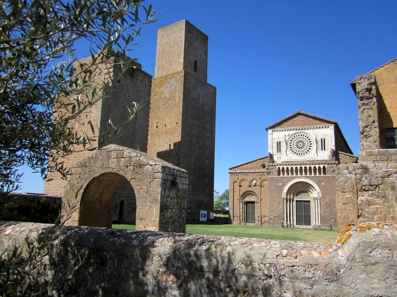 Locanda Di Mirandolina Tuscania Exterior foto